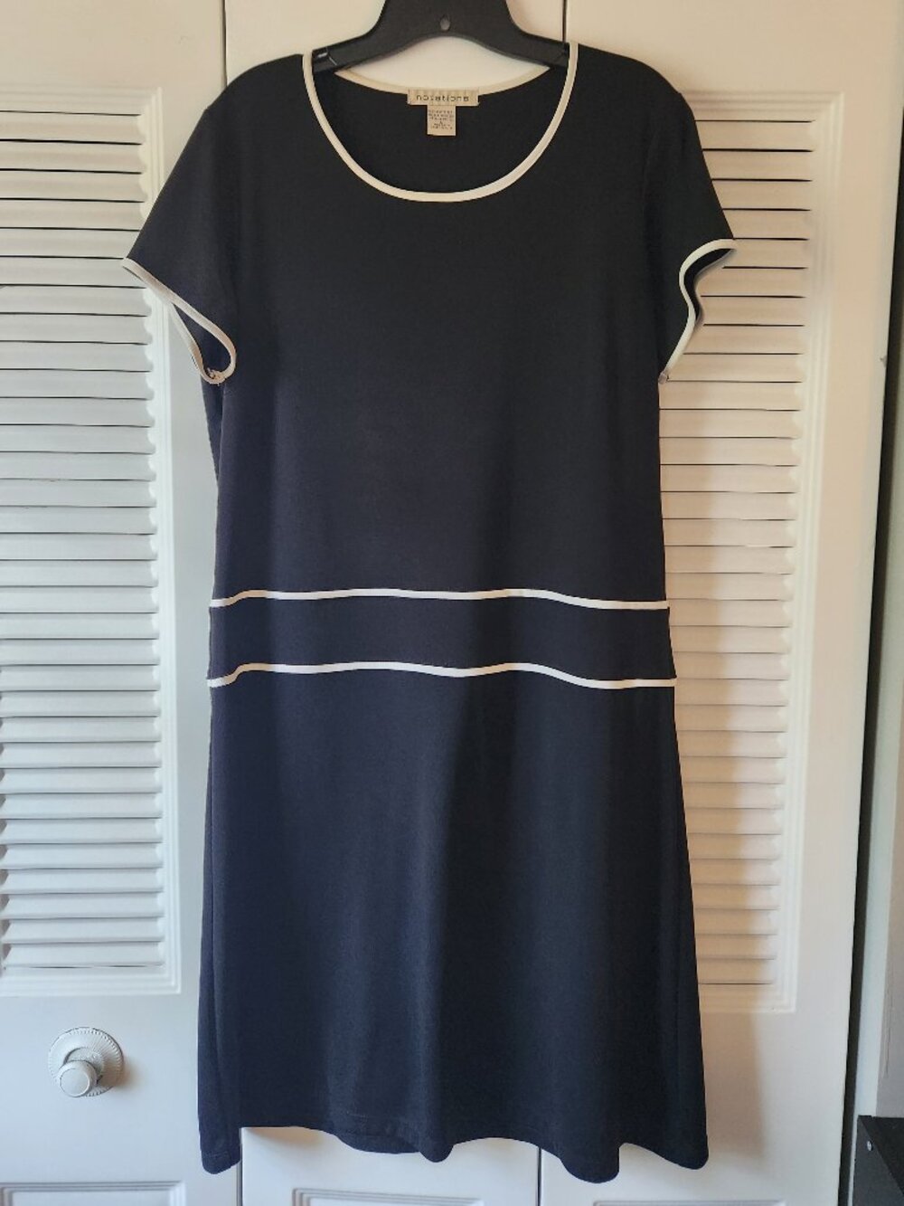 Notations Black Short-Sleeved Dress With White Piping on Neckline Sleeves Hip